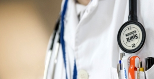 Rachat de crédit pour fonctionnaire hospitalier : les particularités