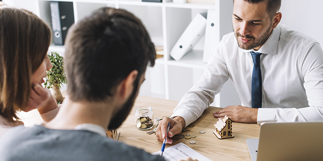 Courtier en crédit immobilier fonctionnaire : avantages et coût