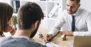 Courtier en crédit immobilier fonctionnaire : avantages et coût